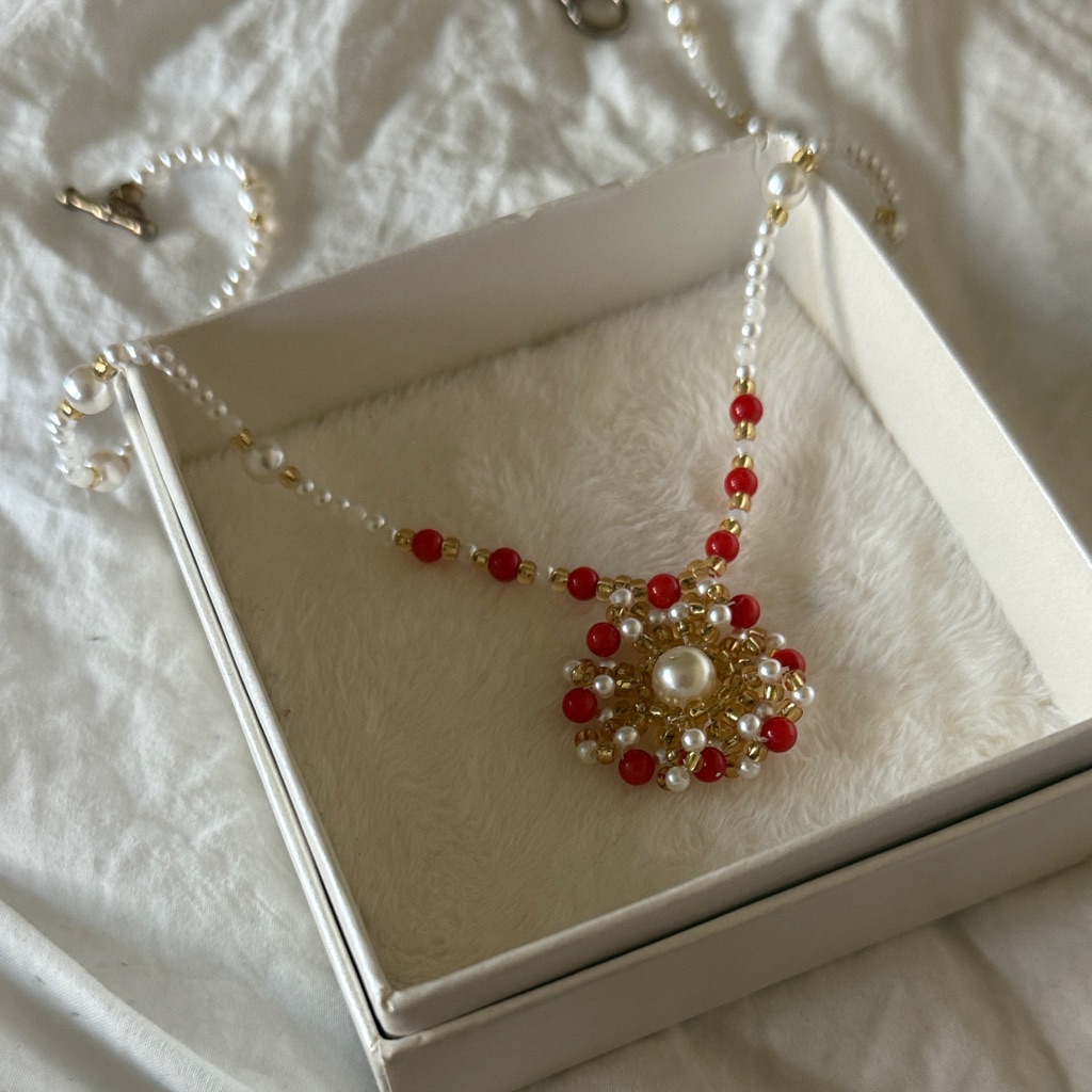 Beaded Floral Necklace Red White Gold
